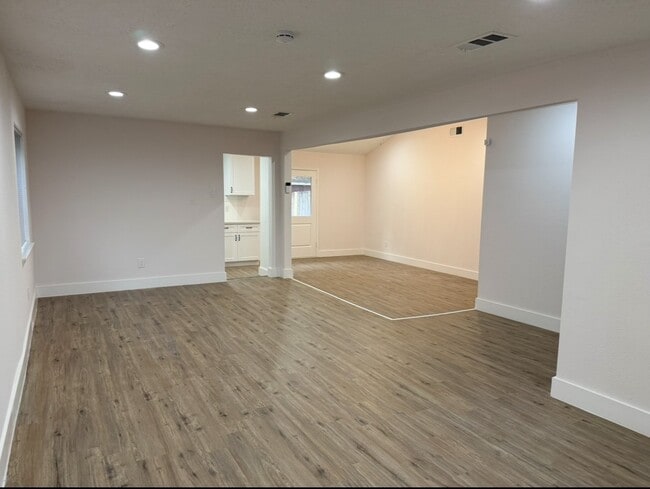 Building Photo - 16814 Barcelona Dr