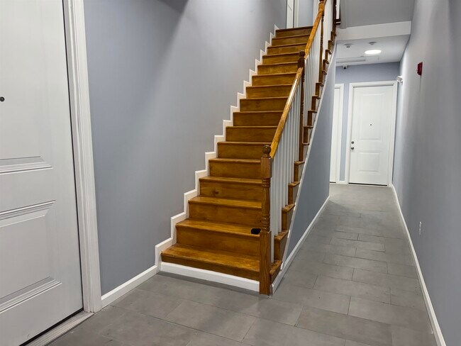 Building Photo - 155 Clifton Ave