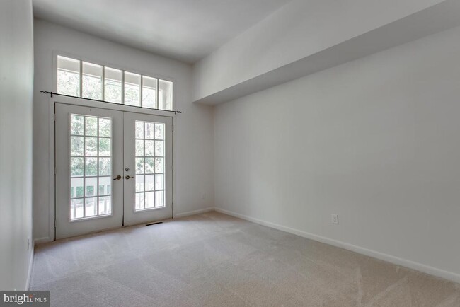Building Photo - 11121 Watermans Dr