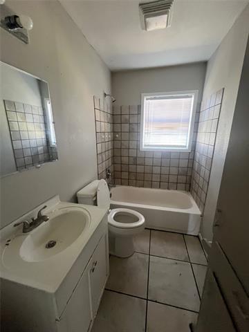 Building Photo - 5232 Encino Rd