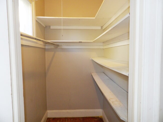 Building Photo - 3 Bedroom Lower Level Duplex - South Minneapolis