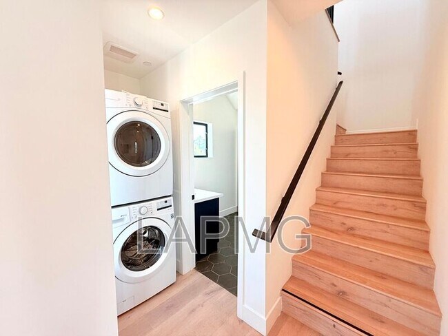 Building Photo - 3414 London St