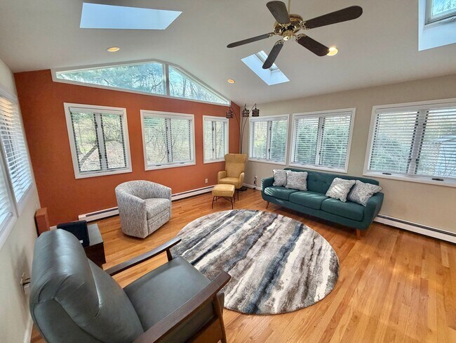 Building Photo - 29 Carriage Hill Ln