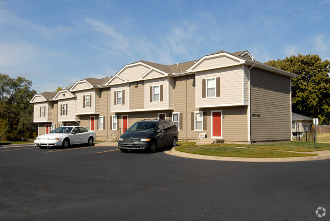 Primary Photo - Woodland Village Apartments