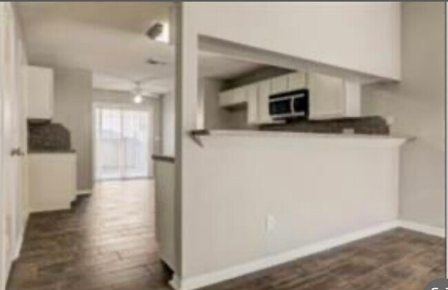Building Photo - 2709 Hot Springs Dr