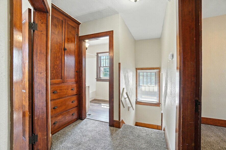 Building Photo - 2911 Broadway