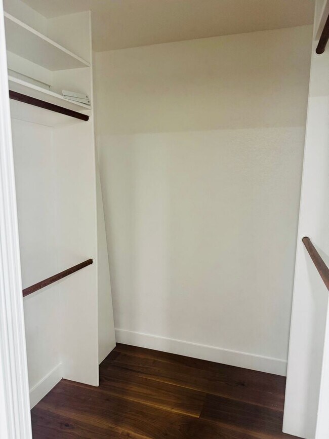 Building Photo - Remodelled 3/3 Townhome For Rent in Huntington Harbor!