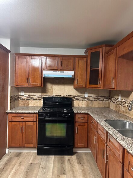 Building Photo - 843 W 76th St