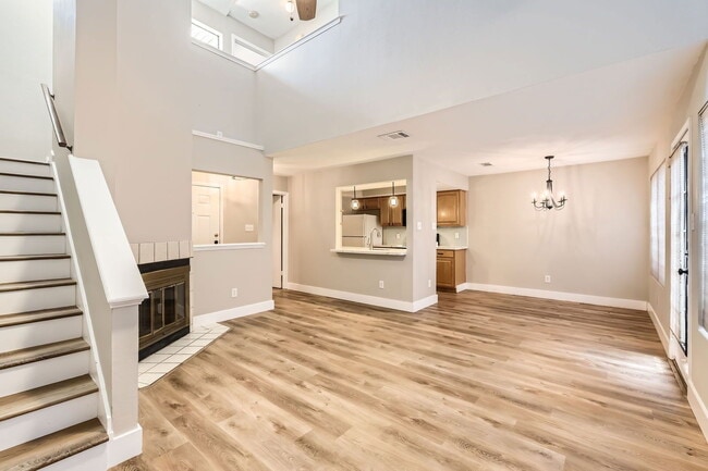 Building Photo - 512 Eberhart Ln