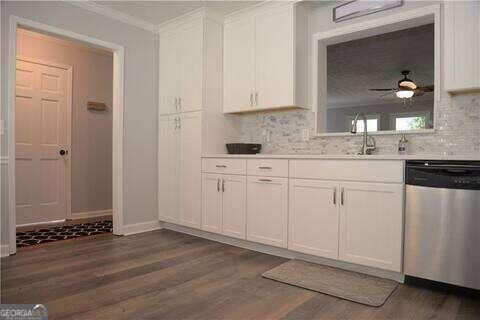 Building Photo - 8712 Lake Dr SW