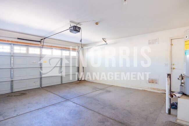 Building Photo - Beautiful Home with a Freshly Updated Pool...