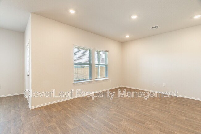 Building Photo - 466 Orion Dr