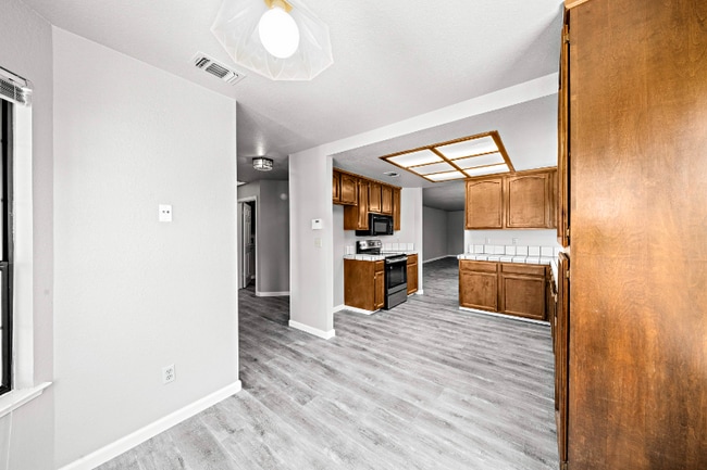 Building Photo - 7456 Santa Susana Way