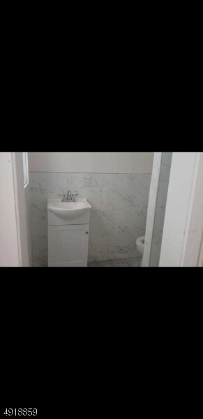 Building Photo - 395 N Grove St