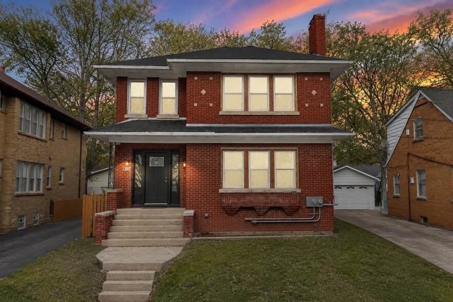 Building Photo - 814 W Keith Ave
