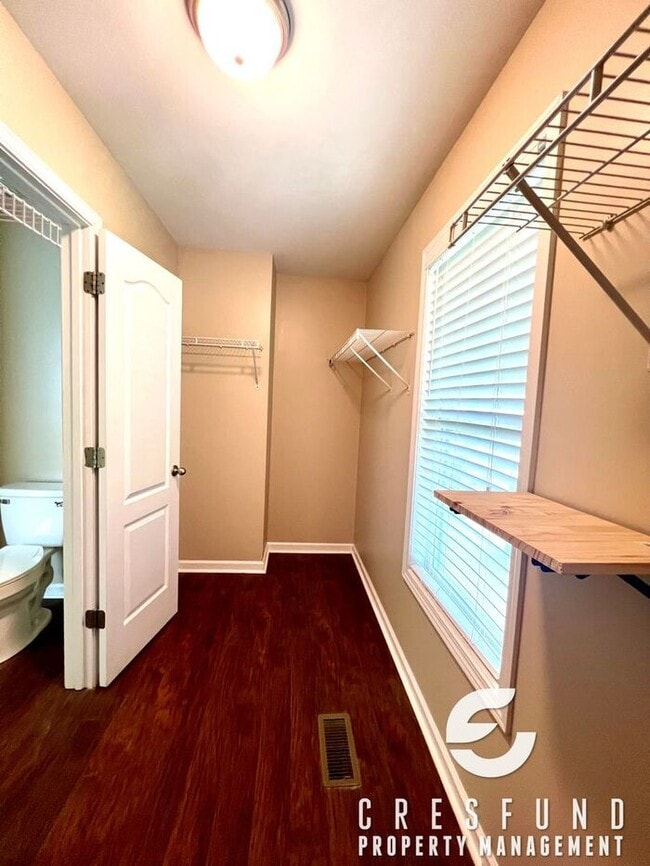 Building Photo - Conveniently Located Close to RALEIGH/RDU/...