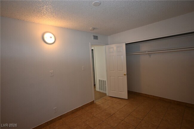 Building Photo - 2301 Stewart Ave