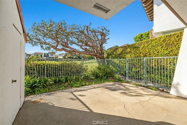 Building Photo - 707 Calle Los Olivos
