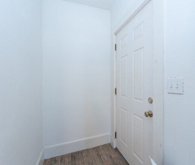 Building Photo - 26 Wilson St