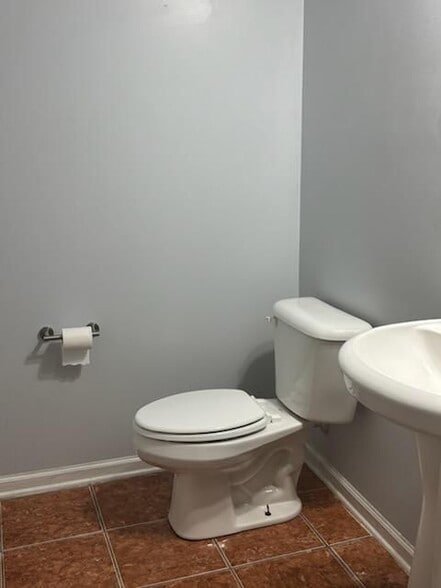 Building Photo - 2555 Flat Shoals Rd