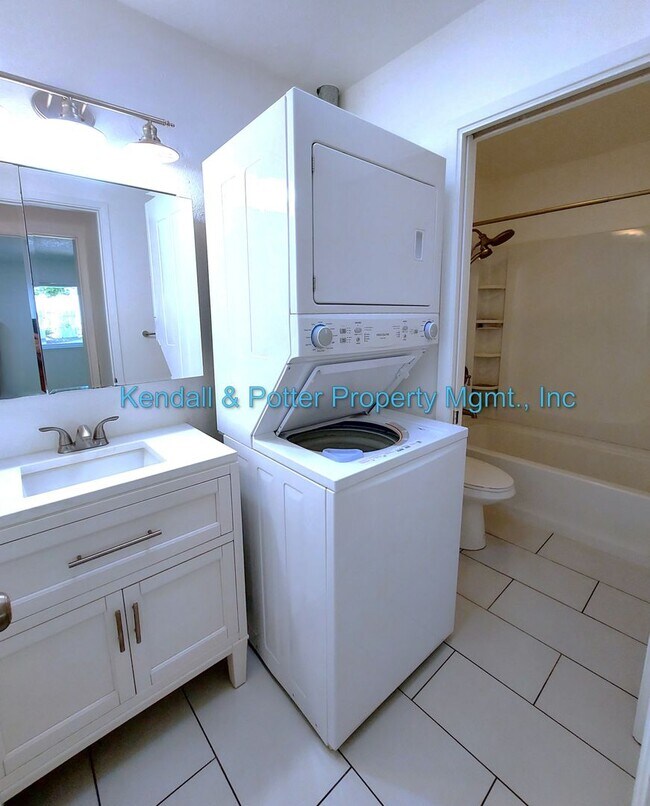 Building Photo - Quiet Setting 2BR 1BA in Soquel Knolls