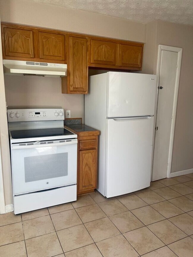 Building Photo - Charming ranch in wonderful neighborhood