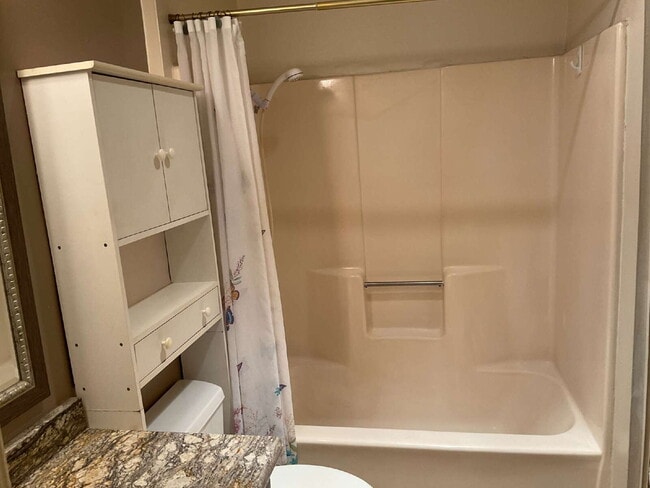 Building Photo - Beautiful Townhome in nice neighborhood - ...