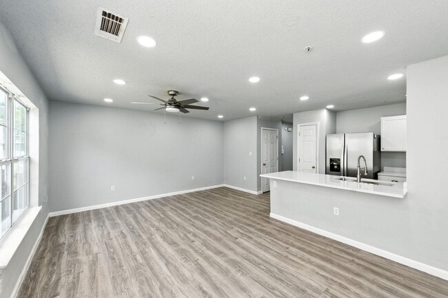 Building Photo - 303 Crooked Pine Trail