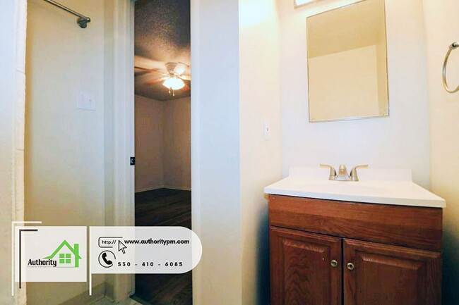 Building Photo - 1635 Mesa St