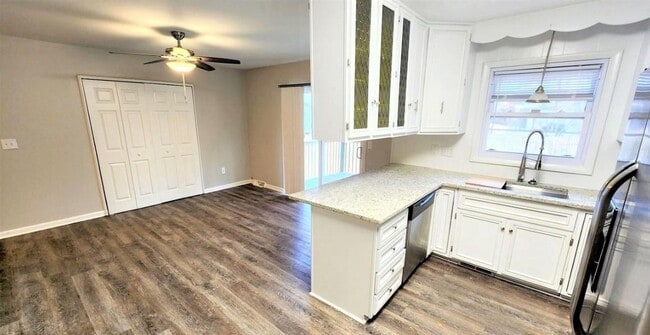 Building Photo - 401 Bethel Dr