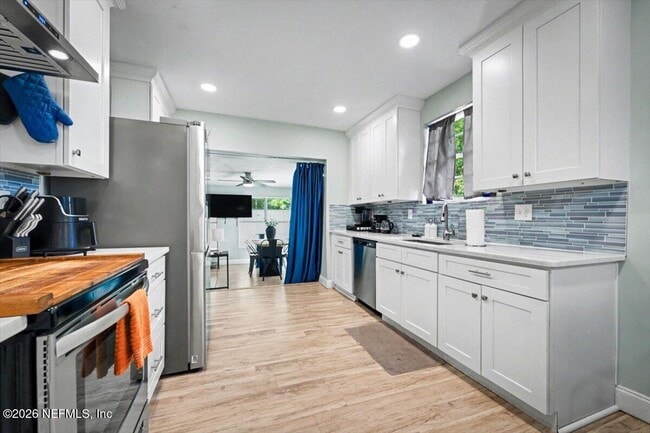 Building Photo - 719 S Shores Rd