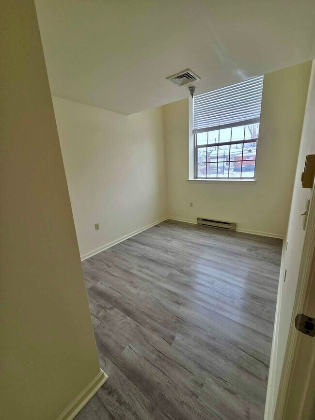 Building Photo - 149 Wilson St