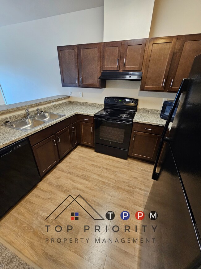 Building Photo - 2 Bedroom | 1 Bathroom Apartment in Cedar ...