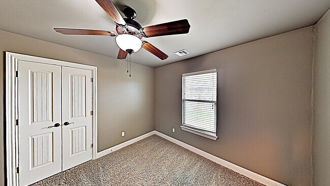 Building Photo - 4 Bedroom in Deer Creek Schools - Neighborhood Pool