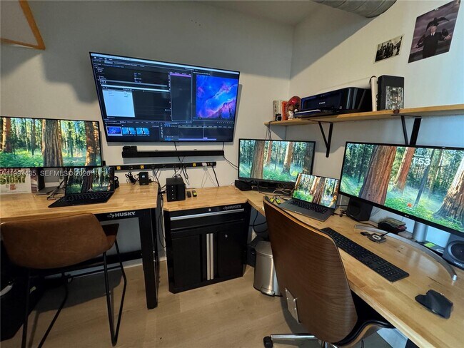 Building Photo - 6801 Indian Creek Dr