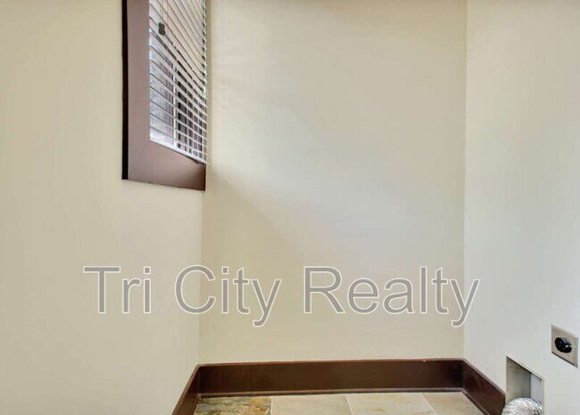 Building Photo - 250 Moss Creek Walk