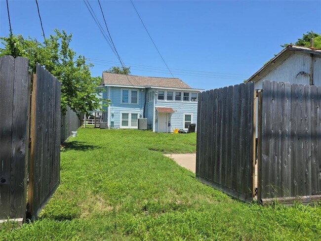 Building Photo - 4315 Avenue L