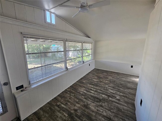 Building Photo - 511 46th Ave N