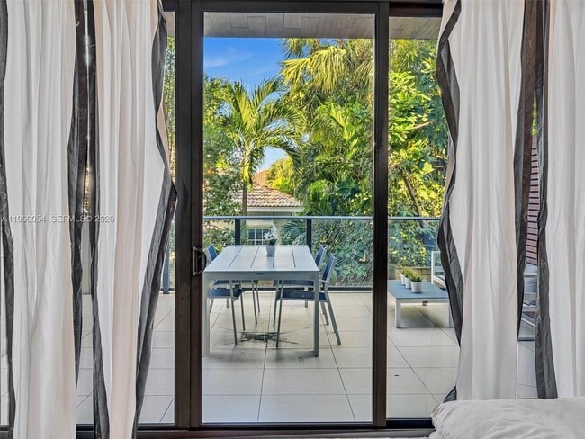 Building Photo - 3040 N Ocean Blvd