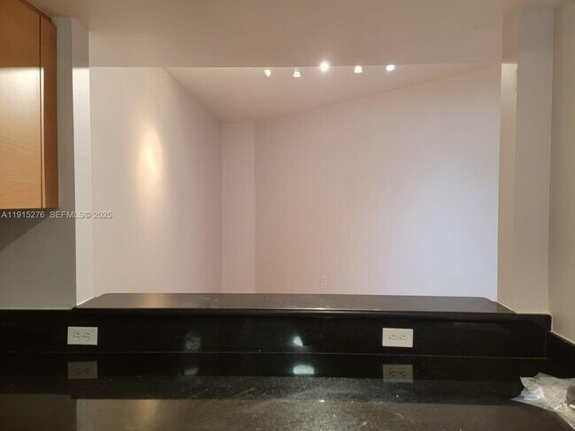 Building Photo - 140 S Dixie Hwy