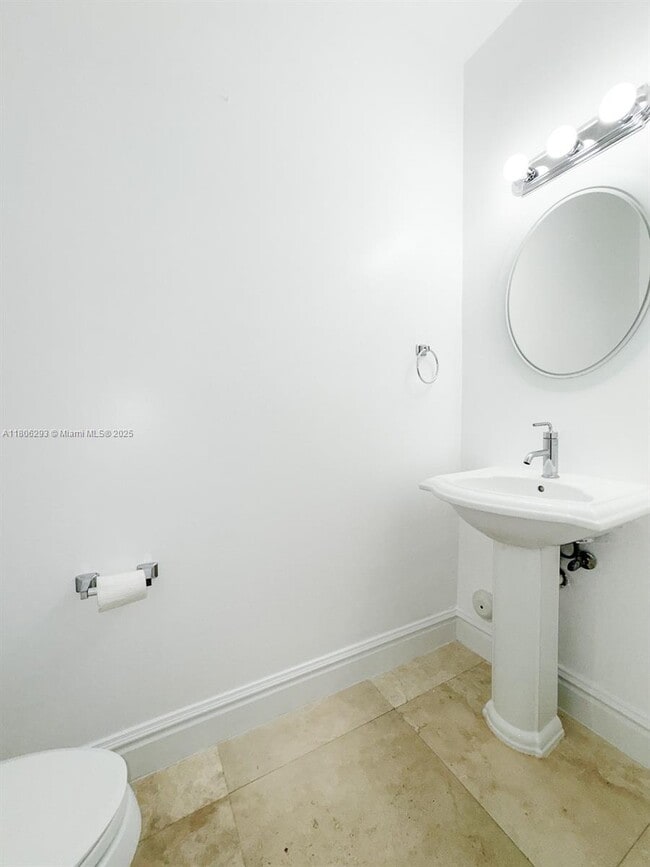 Building Photo - 10170 SW 75th Pl