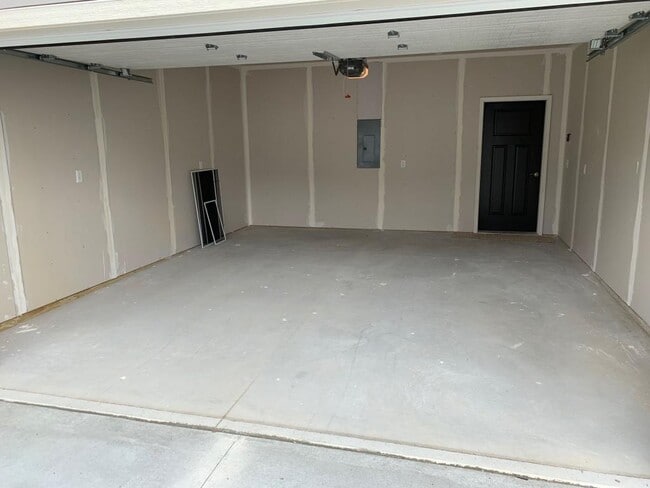 Building Photo - 1525 Ohana Ave