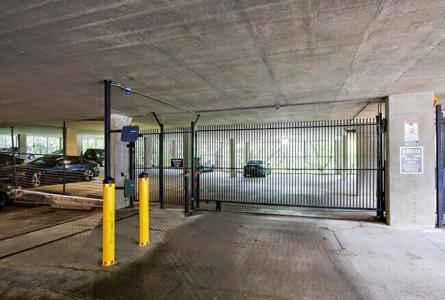 Building Photo - 400 Village Pkwy