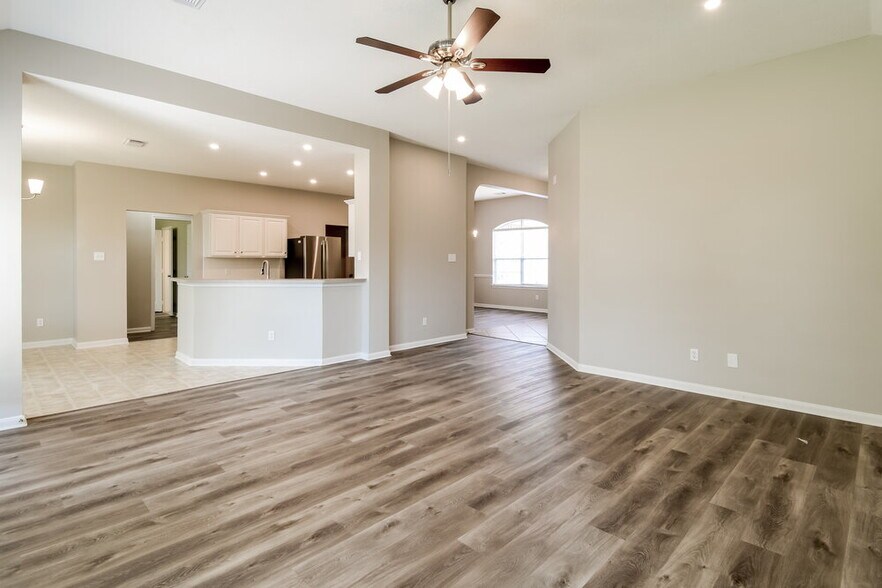 Building Photo - 403 Cedar Lake Dr