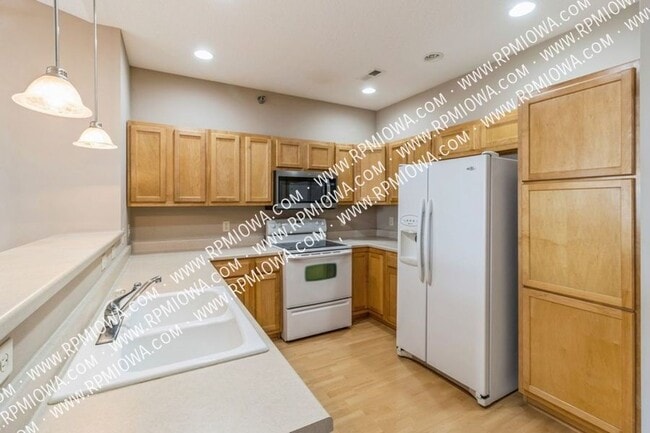 Building Photo - 1307 SE University Ave