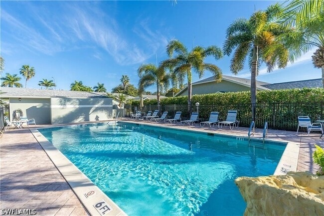 Building Photo - 1704 Royal Cir