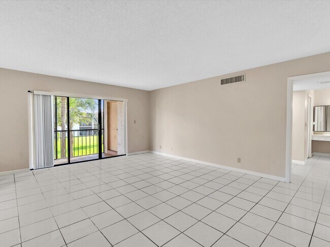 Building Photo - 16252 Laurel Dr