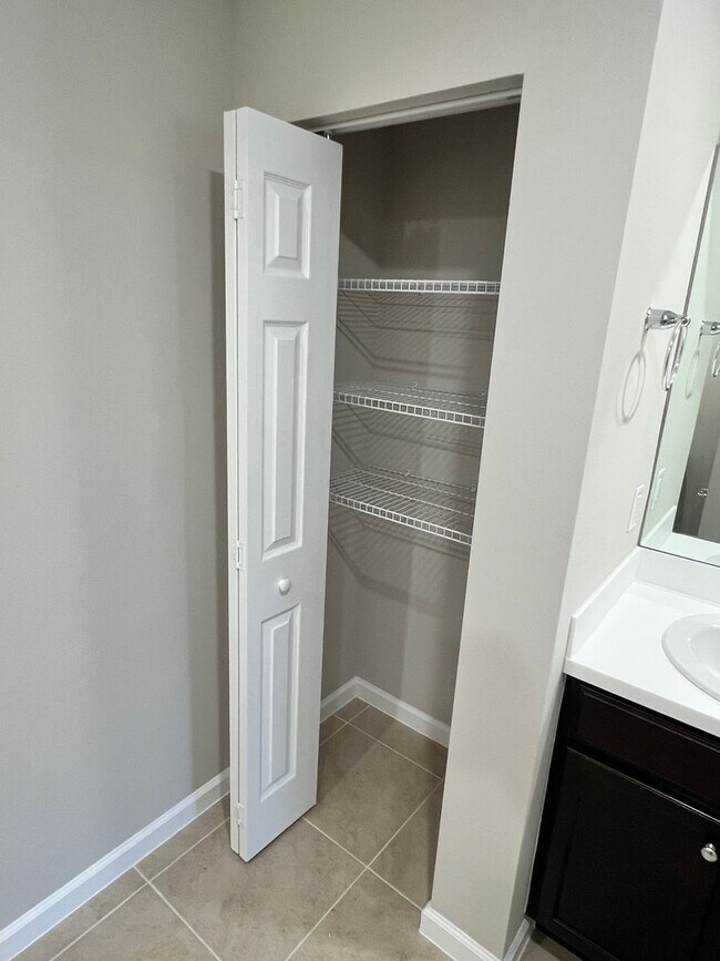 Building Photo - NEW 4 BEDROOM 3 BATH HOME! AMAZING LOCATION!