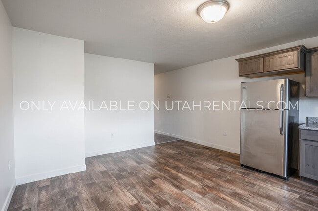 Building Photo - 678 N 190 E
