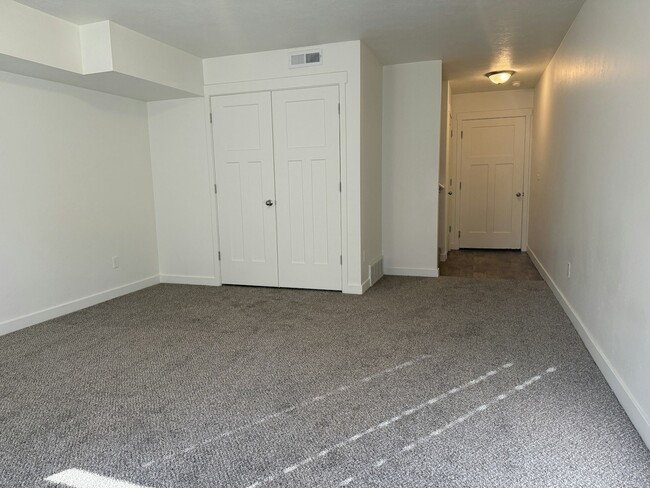 Building Photo - 98 E 670 N St